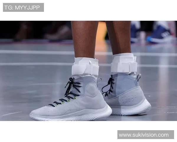 穿上足球球星同款球鞋,体验极速奔跑与精准控球的完美融合 穿上足球球星同款球鞋,体验极速奔跑与精准控球的完美融合